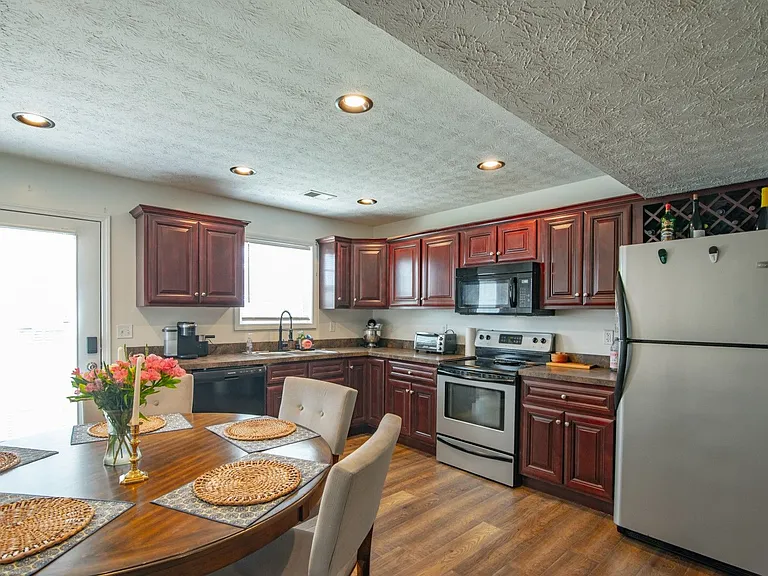 114 Twin Lakes Dr — Photo 15