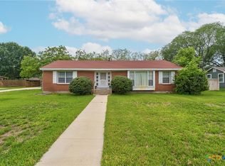 908 S Laurel Ave, Luling, TX 78648