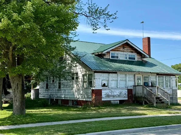 2057 Maple Ave, Marinette, WI 54143