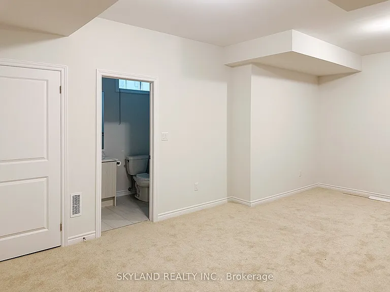 33 Del Ray Cres #LOWER — Photo 8