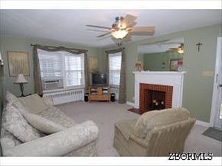3rd image of 915 Seborn Ave