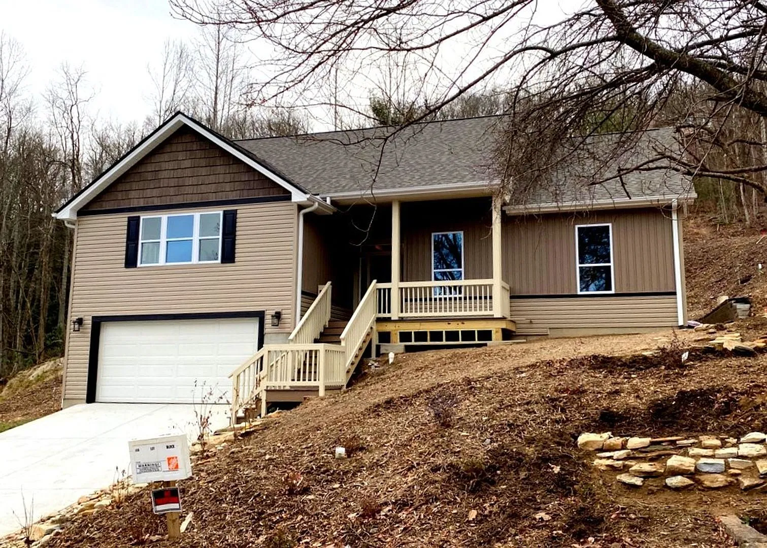 Laurel Park Spacious Home — Photo 1