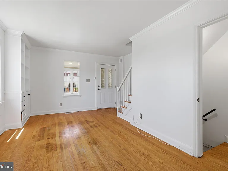363 Gusryan St — Photo 8