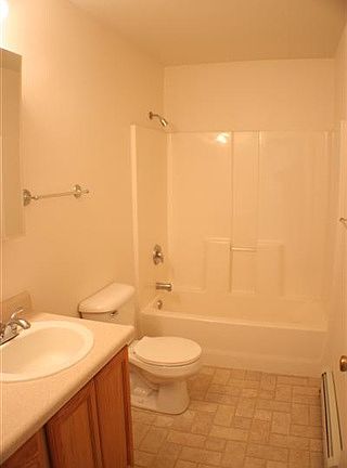 5th image of 2570 Roxanne Ct #2