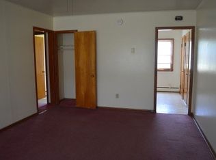 1116 N Burr St APT 3, Mitchell, SD 57301