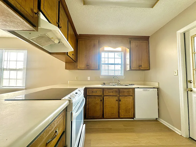5 Kensington Cir — Photo 4