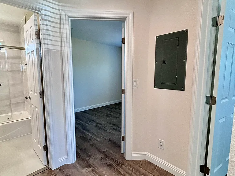 1431 Wabash St — Photo 12