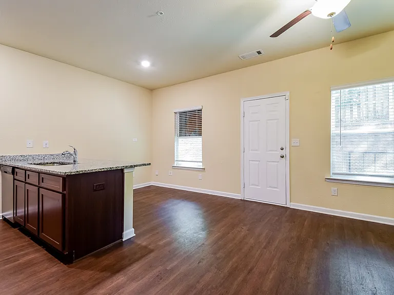 306 Highwood Ln — Photo 5
