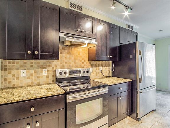 5th image of 5328 Balcones Dr APT G