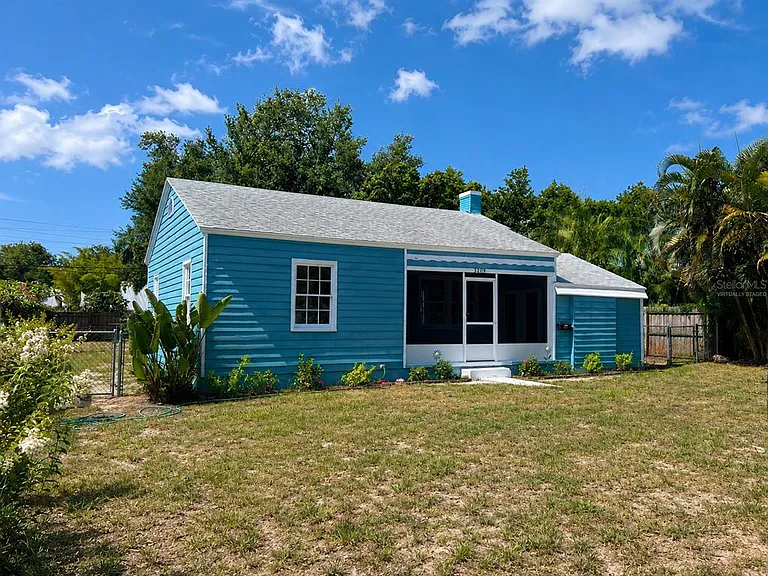 3209 Avenue A W — Photo 2