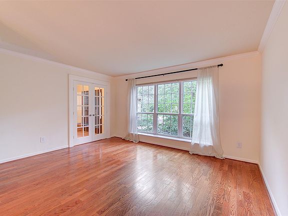 5th image of 11 Thorn Berry Pl