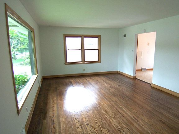 3rd image of 3293 N 107th St