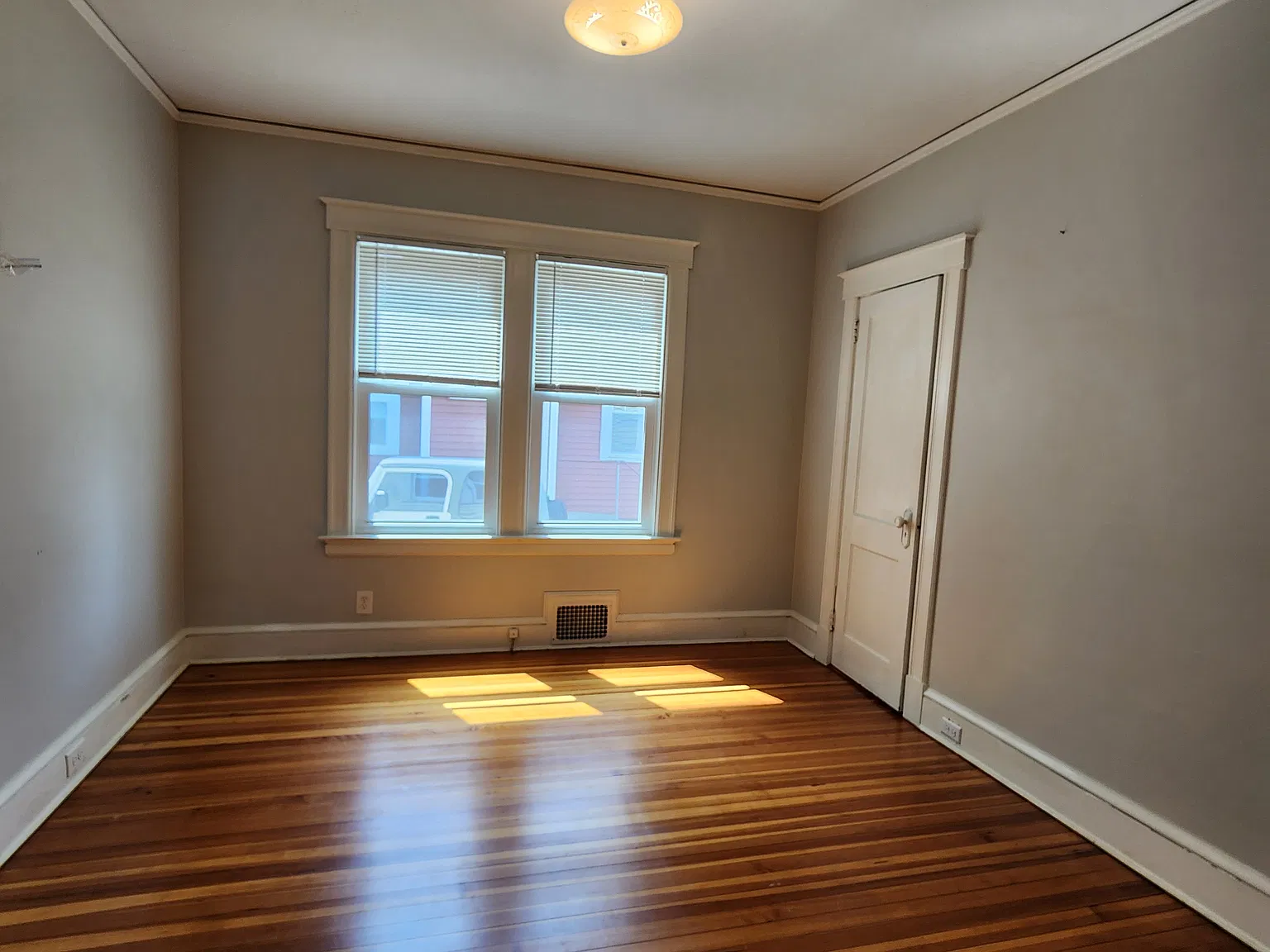 104 Beverly Rd — Photo 3