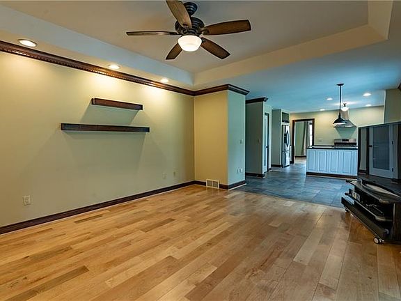 4th image of 41 Village Park Dr