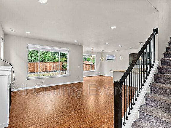 5th image of 11913 173rd St E