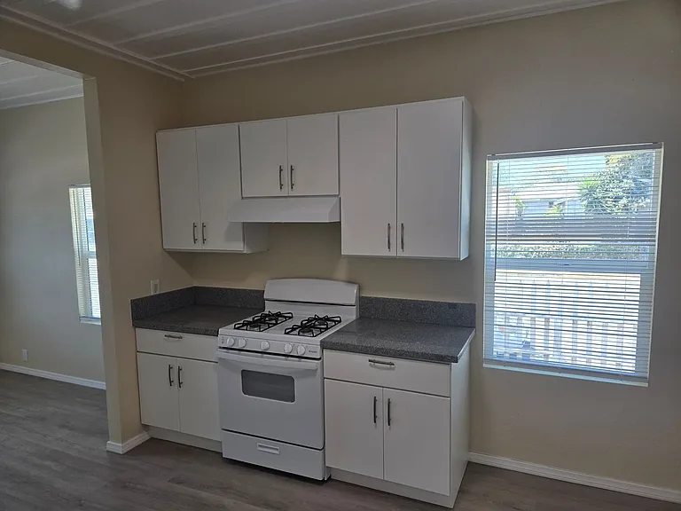 1201 Saticoy St — Photo 11