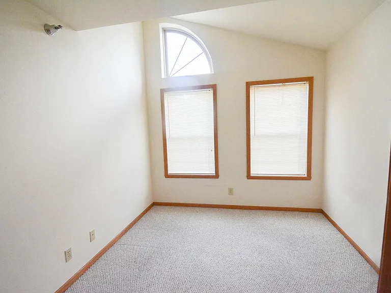 1915 Deerhaven Ln NE #6 — Photo 5