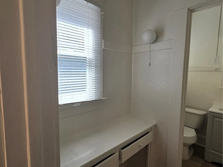 942 E 2nd St #12.5 — Photo 5