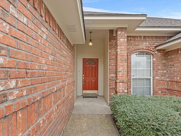 4th image of 708 N Old Robinson Rd