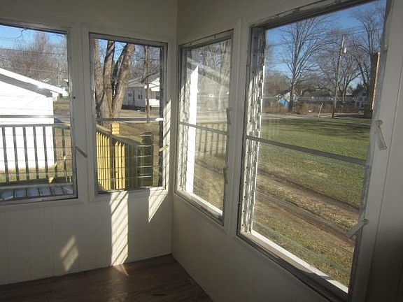 5th image of 126 Nadel Ave