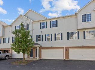 447 Evergreen Cir, Gilberts, IL 60136