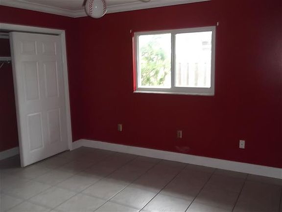 4th image of 2226 Pine Ter