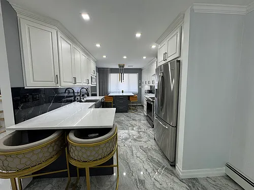 285 S Broadway #D Photo 1