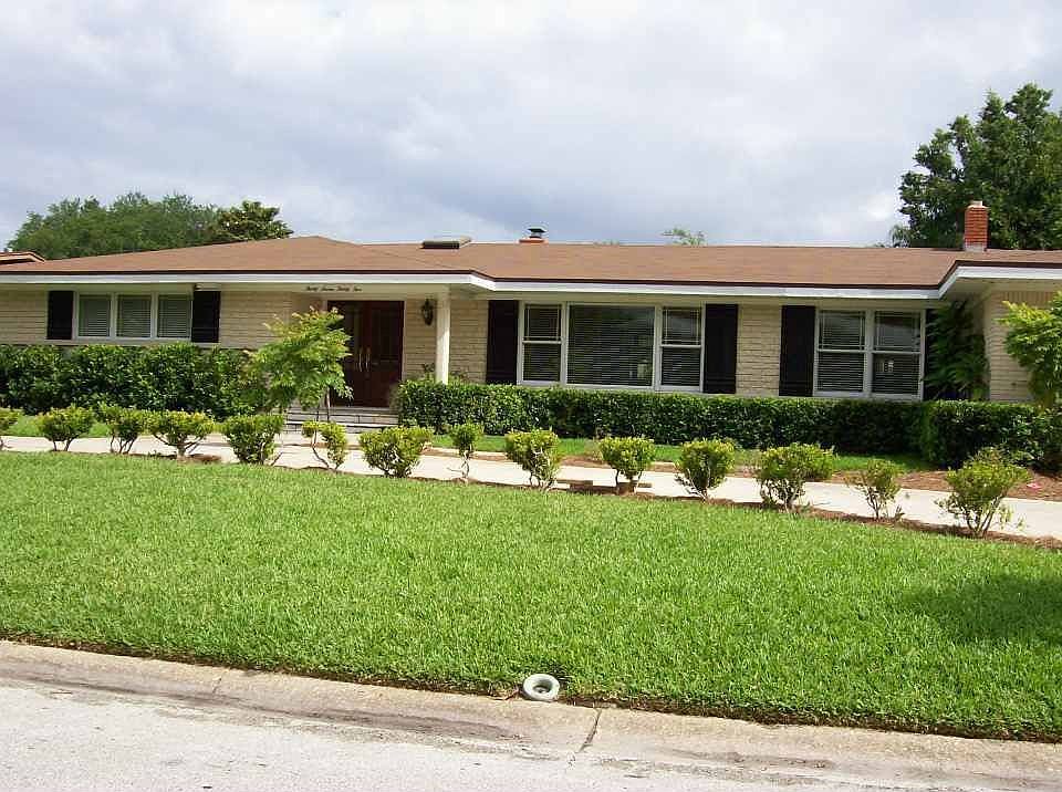3735 Leewood Lane 