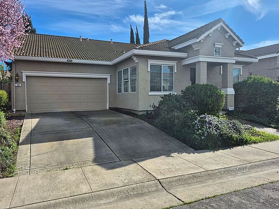 3rd image of 130 Jarvis Cir