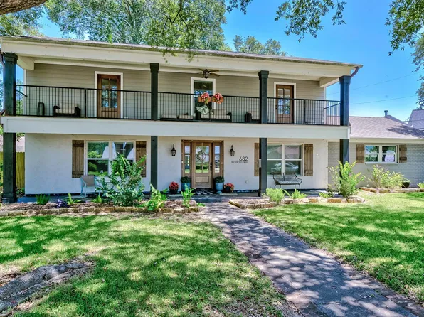 682 Birchwood Dr, Port Neches, TX 77651