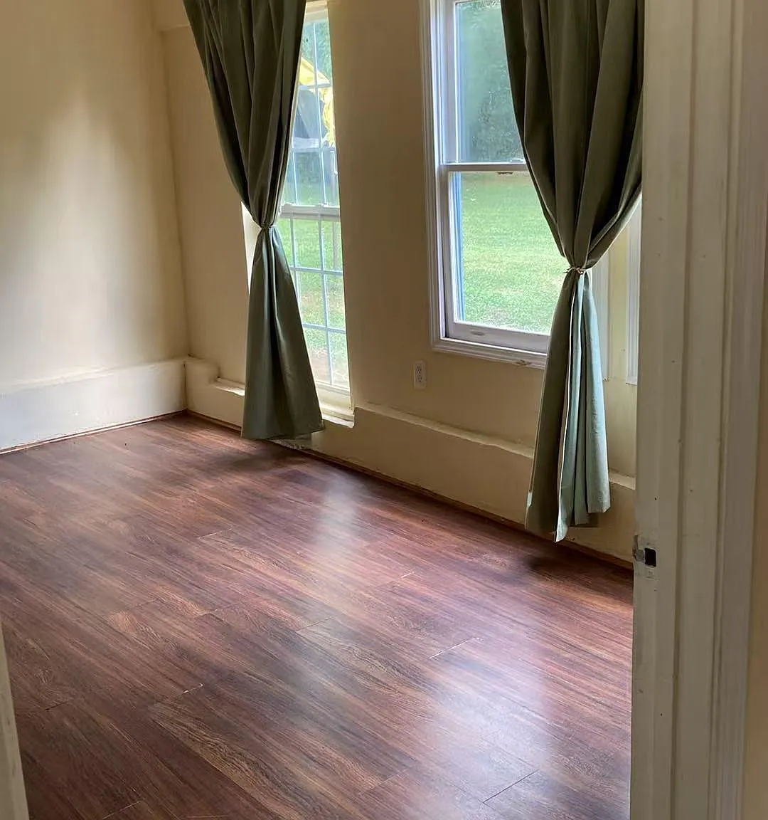 2 bed, 700 sqft, $1,000 — Photo 2