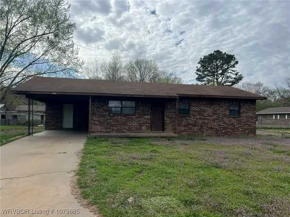 617 N 35th St, Ozark, AR 72949