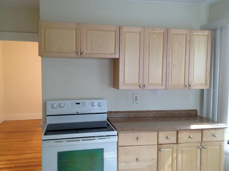 81 S Main St — Photo 3