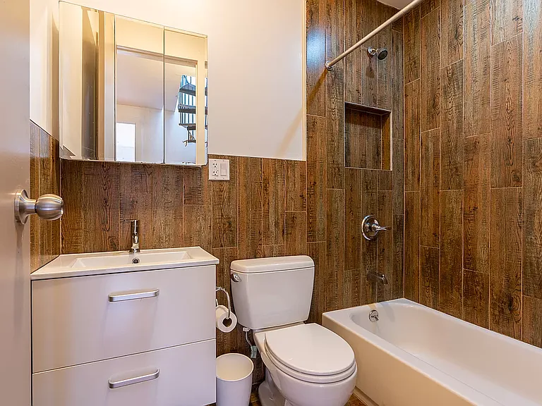 500 Leonard St #4R — Photo 7