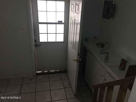 4th image of 9766 Graham Drive NE