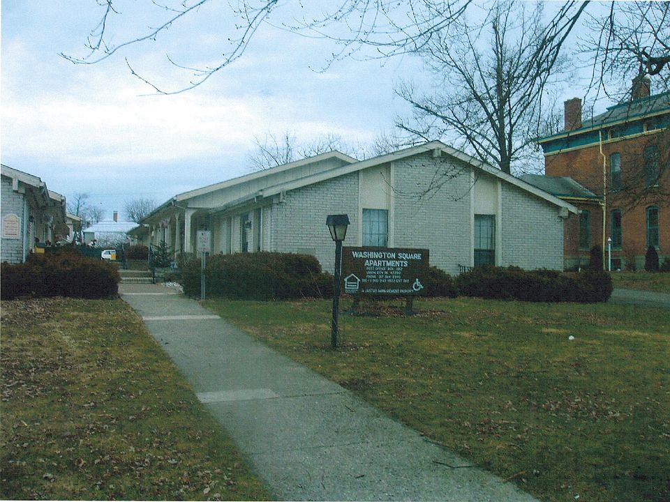 2nd image of 390 Essex Court