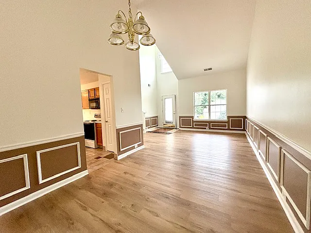 3 bed, 1967 sqft, $2,150 — Photo 2