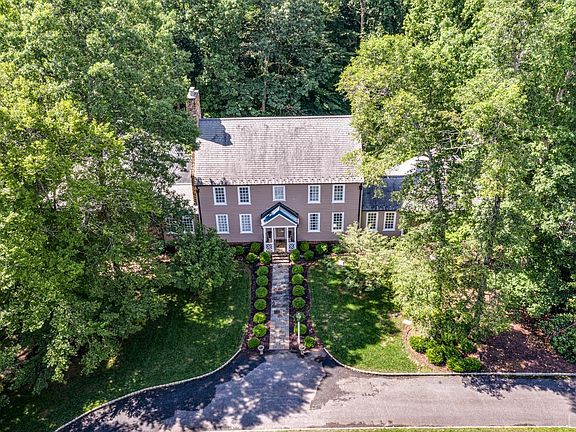 5th image of 303 Howard Dr