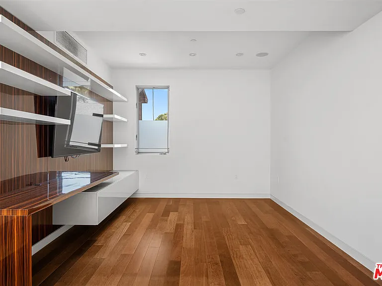 1217 Cabrillo Ave — Photo 24