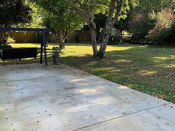 5th image of 2599 W Park Dr