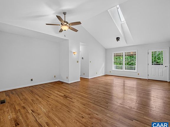 3rd image of 368 Hummingbird Rd