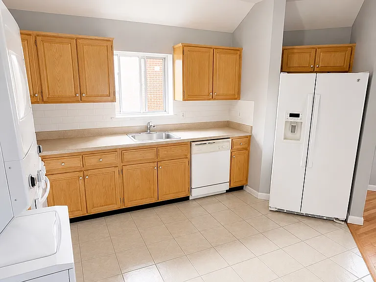 242 Prentiss Ave #2 — Photo 3