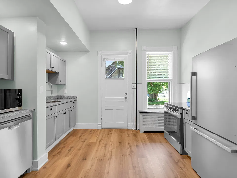 1543 Sanderson Ave #1B