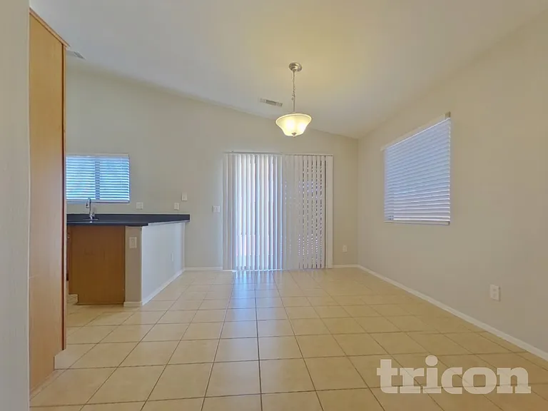 25683 W Saint Kateri Dr — Photo 4