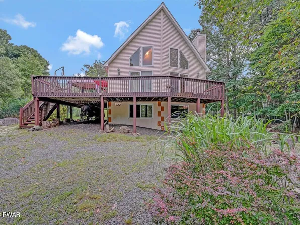 129 N Woods Ln, Dingmans Ferry, PA 18328