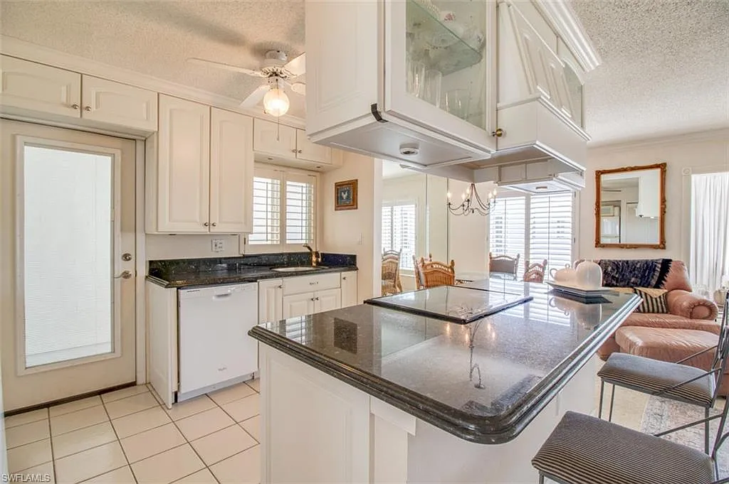 2 bed, 2.0 bath, 1000 sqft, $7,500 — Photo 3