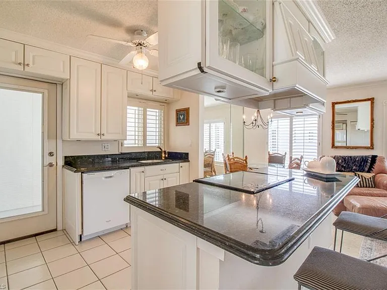 250 7th Ave S #305 — Photo 3