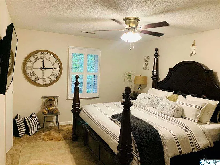 690 Crestview Dr — Photo 9