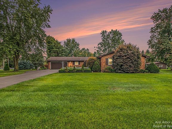 2nd image of 3519 Meadow Ln