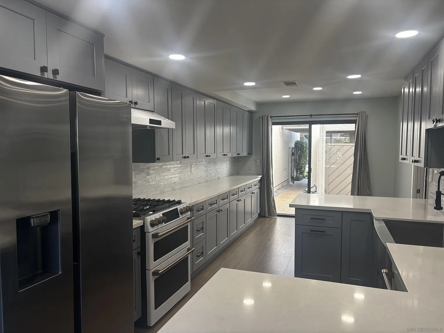 3 bed, 3.0 bath, 1850 sqft, $6,200 — Photo 1